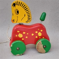 rød gul grøn hest på hjul træ trække legetøj gammel